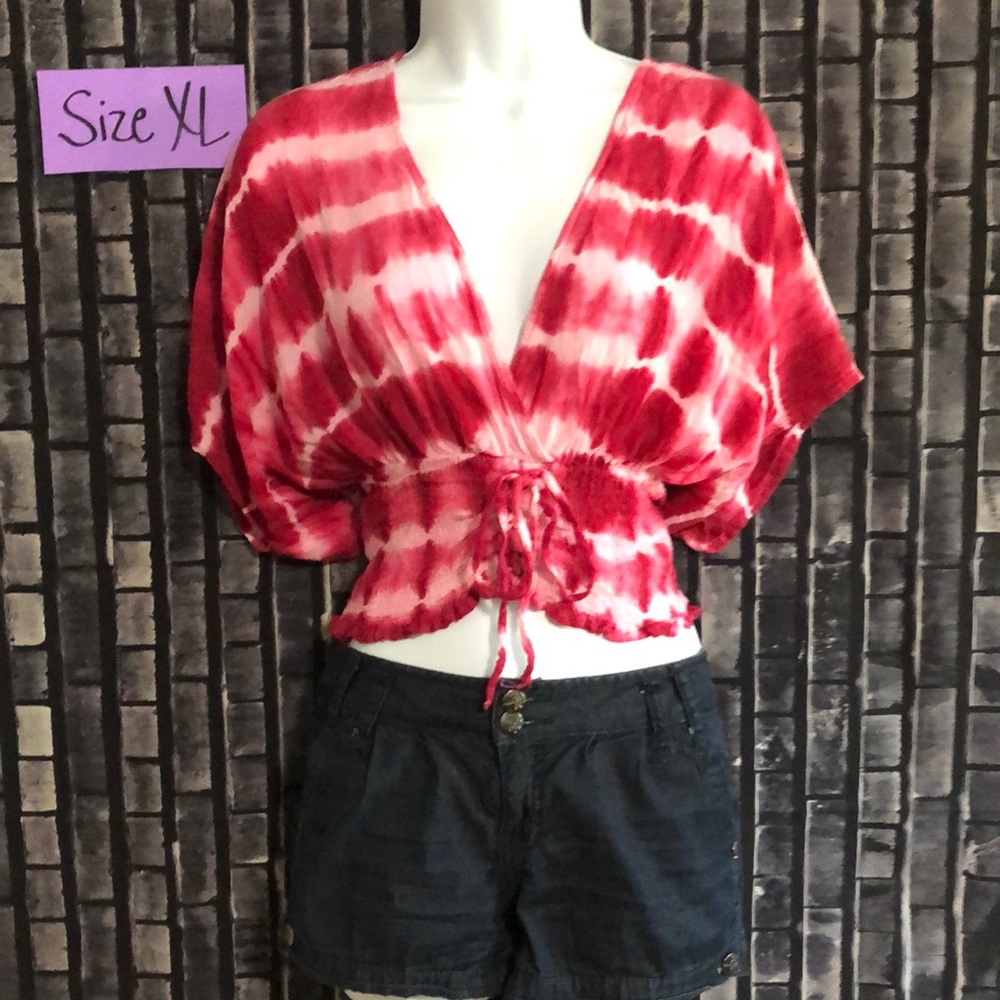 Sz XL Iky & Me red tie dye crop top